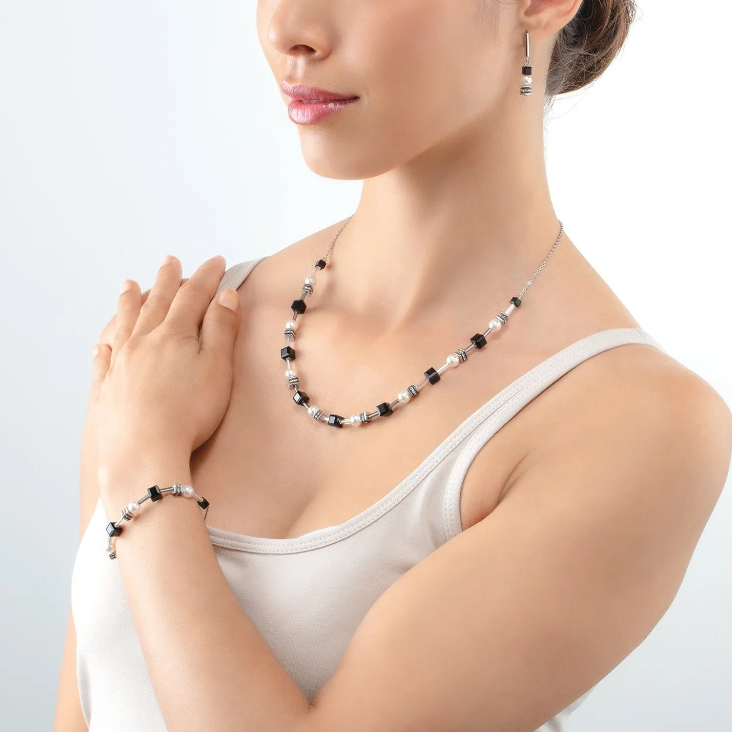 COEUR DE LION Kristallarmbänder-Armband Mysterious Cubes & Pearls Silber-Schwarz