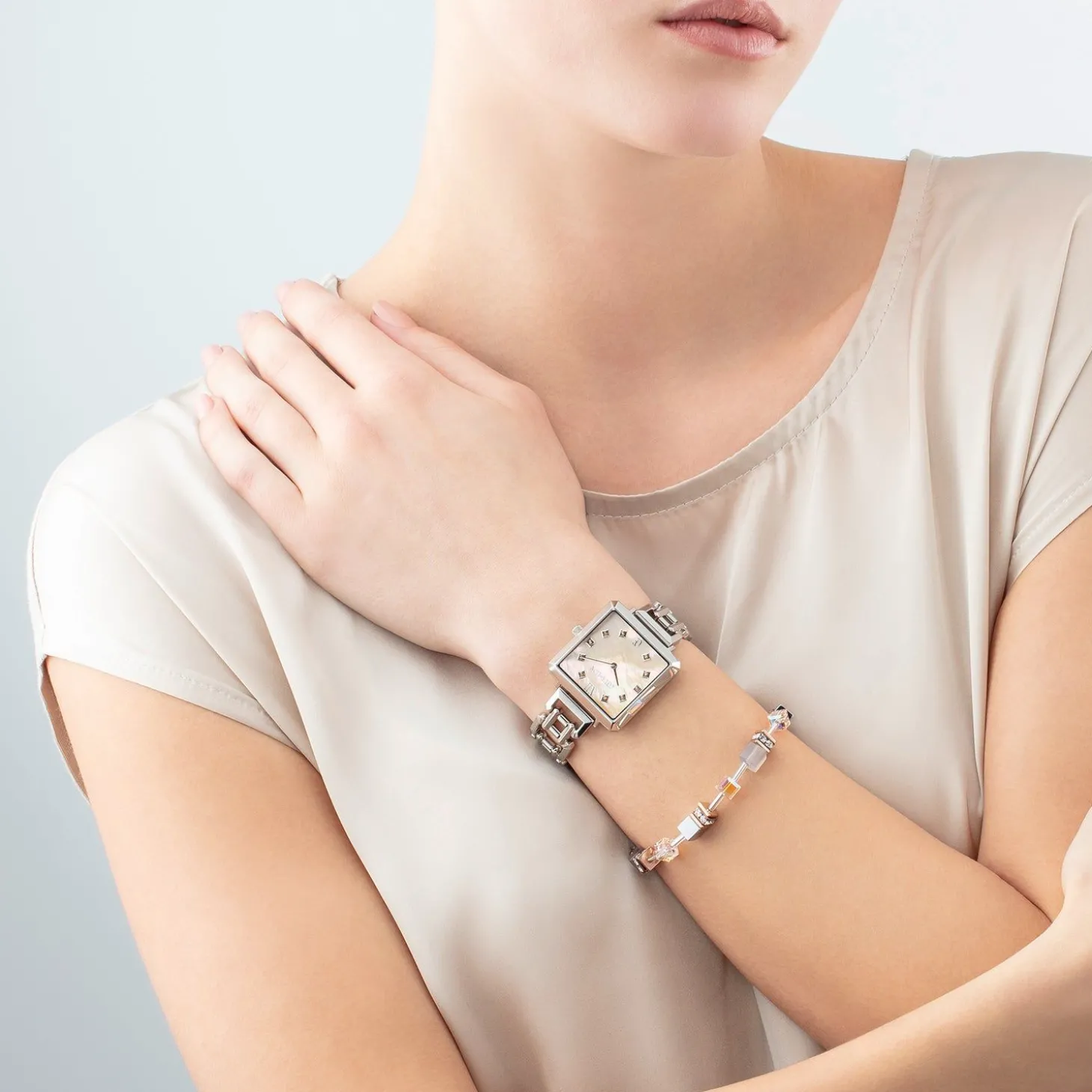 COEUR DE LION Uhren-Ikonische Cube-Statement-Uhr Apricot Crush Silber