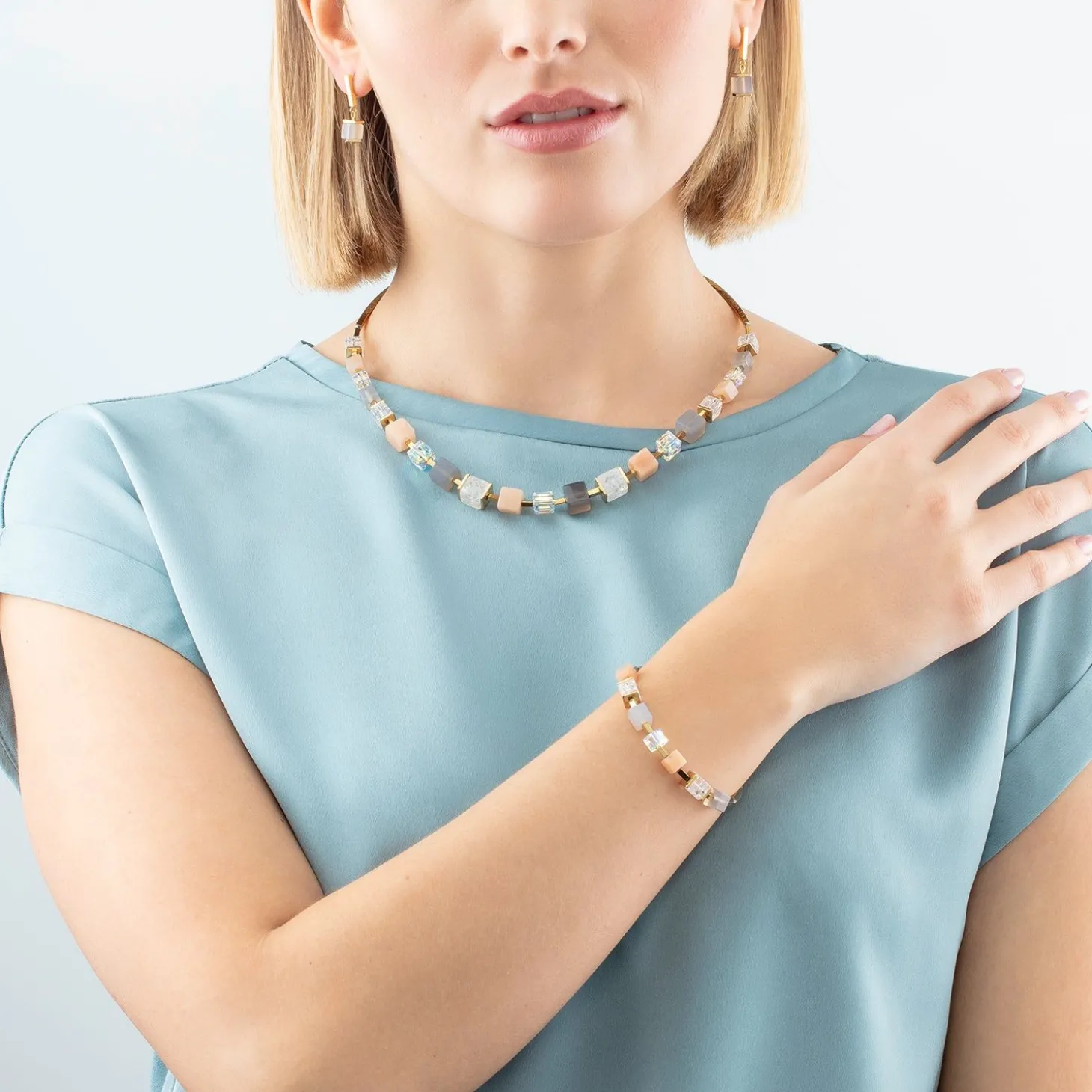 COEUR DE LION Ohrstecker-Ohrringe Precious Statement Cubes Grau-Pfirsich